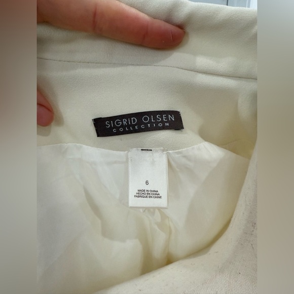 Elegant Cream Women's Blazer - Picture 7 of 7